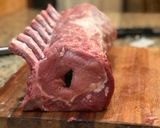 Foto del paso 1 de la receta: Carre de cerdo mechado con ciruelas y salsa de champiñones