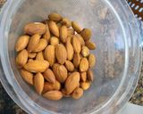 Foto del paso 4 de la receta: Budín de banana chocolate y almendras