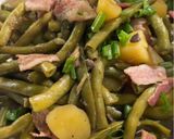 A picture of step 6 of Braised Pork with Green Beans (豆角土豆炖猪肉).
