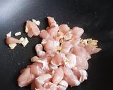 รูปขั้นตอนการทำที่ 3 ของ เห็ดหูหนู ผัดไข่ใส่สันในไก่