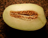 Foto del paso 4 de la receta: Sandia rellena de frutas, en salsa de confituras