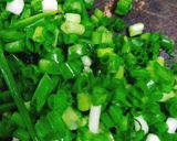 Hình bước làm 2 của món Trứng chiên cải muối