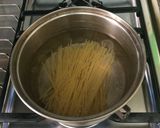 Foto langkah ke 2 dari resep Spaghetti aglio olio with prawn.