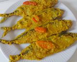 Foto langkah ke 5 dari resep Ikan Kembung Bumbu Kuning.