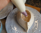 Foto del paso 5 de la receta: Barquitas de merengue rellenas de crema de ricota y fresas