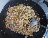 Hình bước làm 2 của món Cơm chiên hải sản