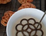 A picture of step 7 of Beehive Cookies (Rose Cookies).
