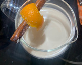 Foto del paso 2 de la receta: Leche infusionada con azúcar moreno: leche con canela y naranja