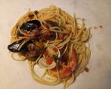 A picture of step 6 of Spaghetti frutti di mare al cartoccio.