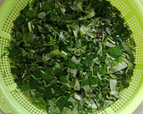 Foto langkah ke 1 dari resep Tumis Pedas Daun Ubi-Kerang.
