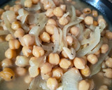 Foto del paso 5 de la receta: Garbanzos con cebolla