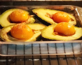 Foto del paso 4 de la receta: Aguacate al horno relleno de salmón y huevo
