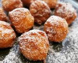 Foto del paso 6 de la receta: Bolitas de manzana rebozadas con helado de cookies
