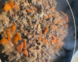 Foto del paso 3 de la receta: Berenjena rellena de carne y verduritas🥕🍗🍆🧅