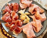 Foto del paso 2 de la receta: Antipasto italiano: panecitos de sabores con tabla de embutidos