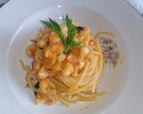 Foto del passaggio 4 della ricetta Spaghetti con zucca e seppie