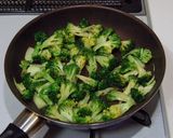 A picture of step 3 of Chinese-Style Stir-Fried Broccoli and Fish Cake.