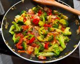 Gombás-brokkolis udon tészta recept fázis 2 fotója