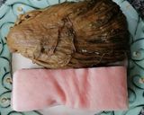 รูปขั้นตอนการทำที่ 1 ของ หมูสามชั้นตุ๋นผักตากแห้ง (มุ่ยฉ่อยเคาหยก)