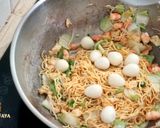 Foto langkah ke 6 dari resep Mie Telor Udang.