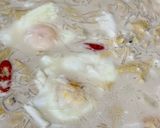 Gambar langkah 3 resipi Telur masak lemak putih.