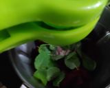 A picture of step 3 of Beetroot cooler smoothie.