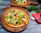 વેજ ચીઝ પીઝા (Veg Cheese Pizza Recipe In Gujarati) રેસીપી સ્ટેપ4ફોટો