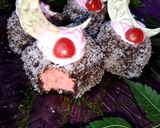 A picture of step 10 of Strawberry Lamingtons.