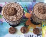 A picture of step 2 of Cookies and Cream Frappe.