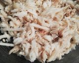 Une image de l'étape 1 de Rillette d'aile de raie aux aromates.