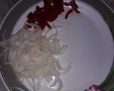 Foto del paso 1 de la receta: Fideos con cebolla y morrón rojo y salsa soja