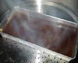 Foto langkah ke 4 dari resep Steamed chocolate moist cake.