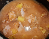 Foto del paso 4 de la receta: Pavo guisado con berenjena y patata en salsa de almendras y pan