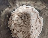 A picture of step 1 of Strawberry biscuit ice cream.