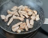 Foto del paso 2 de la receta: Pollo con calabacín