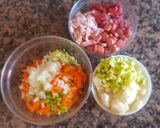 Foto del paso 3 de la receta: Guiso, con carne, salchicha y papas