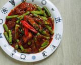 รูปขั้นตอนการทำที่ 5 ของ ผัดพริกแกงหมูกรอบ