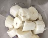 A picture of step 1 of Banana lassi.
