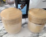 Une image de l'étape 2 de Dalgona cappuccino et sirop de chocolat.