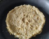 Foto del paso 2 de la receta: "Pizza" con base de coliflor al sartén🍕🧀🍖🥫🍅