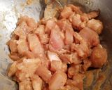 Une image de l'étape 2 de Yaki Udon au poulet sauté cacahuètes.