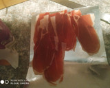 Foto del paso 1 de la receta: Mollete de jamón con tomate, aceite de oliva y ajo