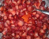 Foto del paso 3 de la receta: Frutillas con crema😍💕
