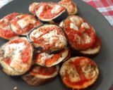 Foto del passaggio 2 della ricetta Pizzette di melanzana al forno