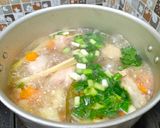 Foto langkah ke 5 dari resep Sop Ayam ala Pak Min Klaten, kuah bening segar.