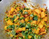 A picture of step 5 of Muli, Matar Subzi (Radish, Green Peas Dry Curry).