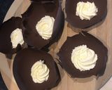 Une image de l'étape 11 de Baba au rhum dans sa coquille chocolat.