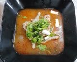 รูปขั้นตอนการทำที่ 6 ของ ต้มยำวุ้นเส้นตีนไก่