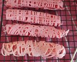 Foto langkah ke 4 dari resep Jaring Laba-Laba Milky Strawberry.