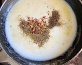 A picture of step 4 of White sauce farfalle pasta.